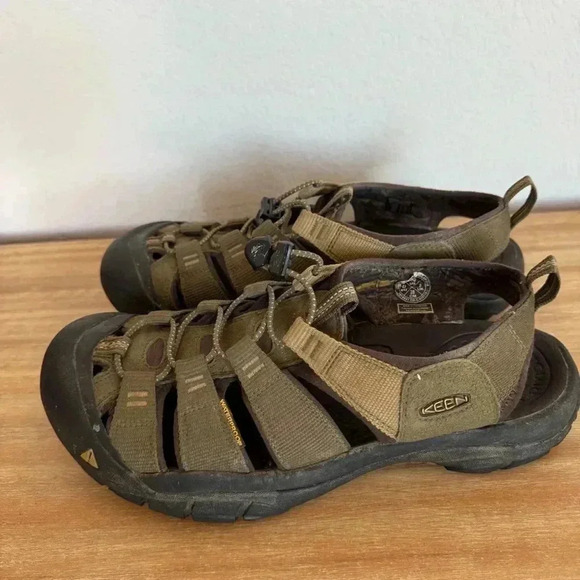 Keen Newport Men’s Waterproof Outdoors Sandals Size 10 US Green Closed Toe - Picture 7 of 12